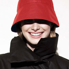 Carica l&#39;immagine nel visualizzatore di Gallery, chapeau rouge impermeable
